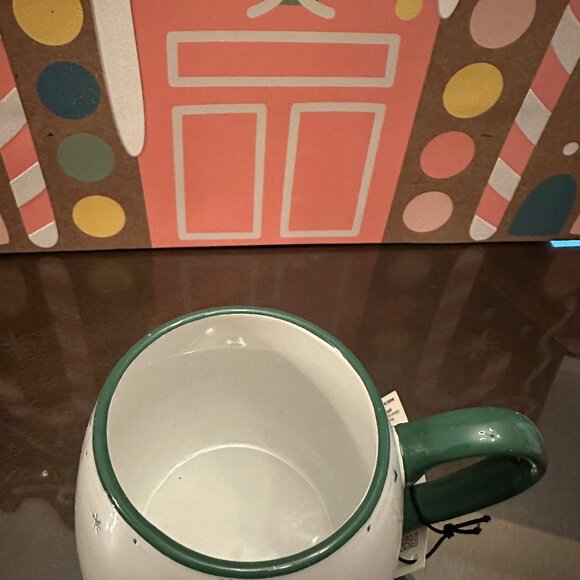 Peanuts Snoopy Red Puffer Coat "Stay Cozy" Snowflakes Mug NWT 2025 - Picture 4 of 5